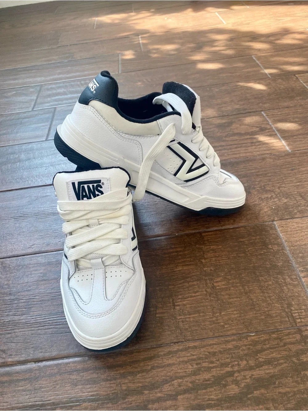 Vans Size 8.5 - Upland White Black White and Skate-Style Low Tops